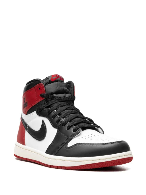 Nike Air Jordan 1 Retro Black Toe